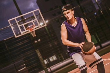 Şık basketbol oyuncusu