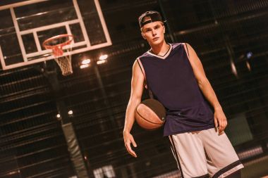 Şık basketbol oyuncusu