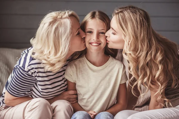 Farmor, mamma och dotter — Stockfoto