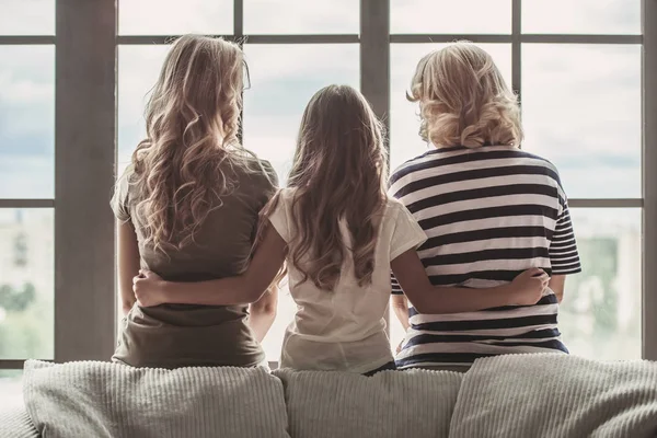 Abuela, mamá y su hija —  Fotos de Stock