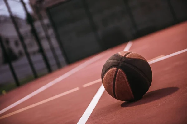 裁判所のバスケット ボール — ストック写真