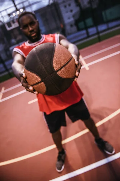 Afro americký basketbalista — Stock fotografie