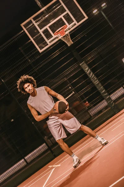 Çekici basketbol oyuncusu — Stok fotoğraf