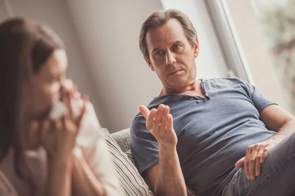 Pareja teniendo una pelea — Foto de Stock