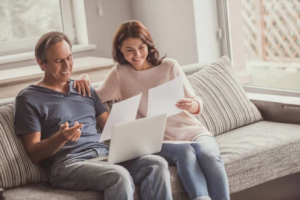 Pareja en casa —  Fotos de Stock