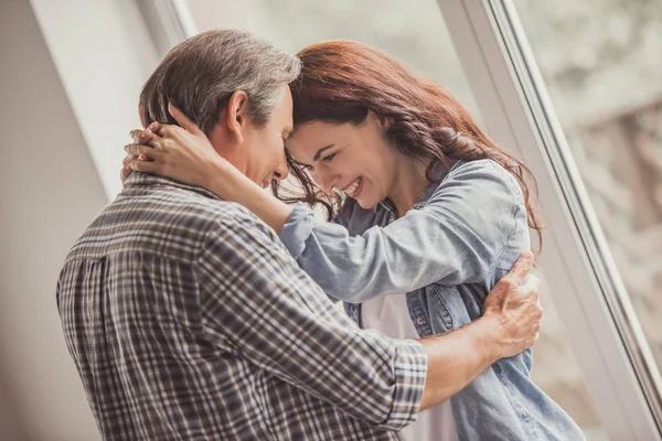 Pareja madura feliz — Foto de Stock