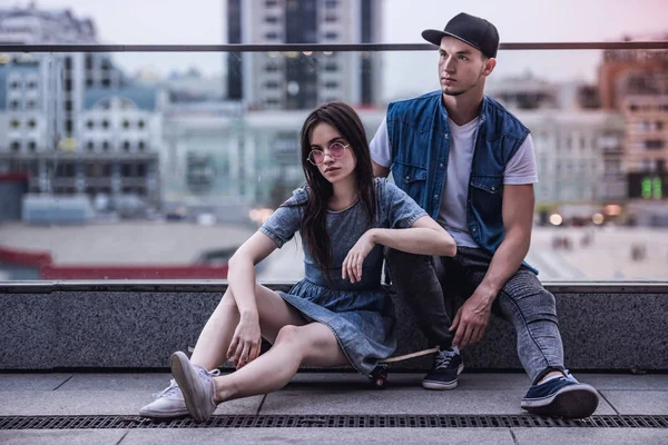 Stylish couple in city — Stock Photo, Image