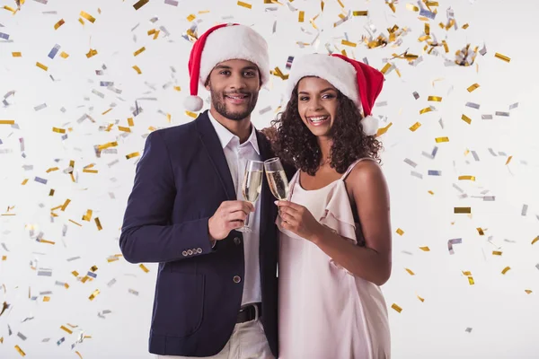Casal com humor de Ano Novo — Fotografia de Stock