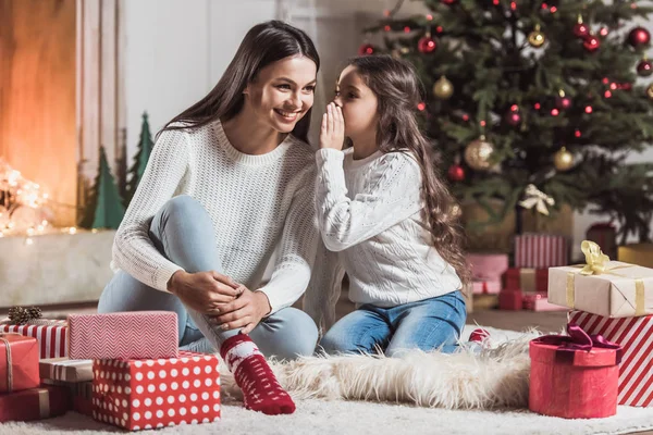 Bonne année ! Fille et maman — Photo