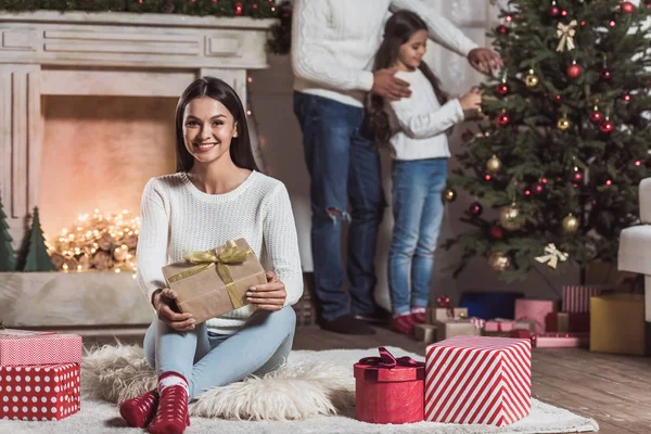 Familie feiert Neujahr — Stockfoto