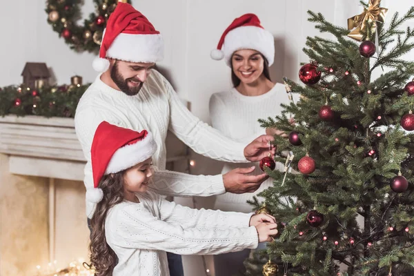 Family celebrating New Year — Stock Photo, Image