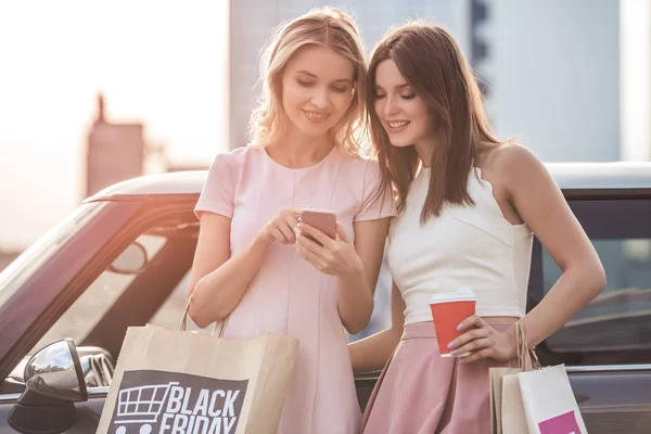 Chicas en la ciudad —  Fotos de Stock