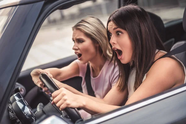 Chicas en coche — Foto de Stock