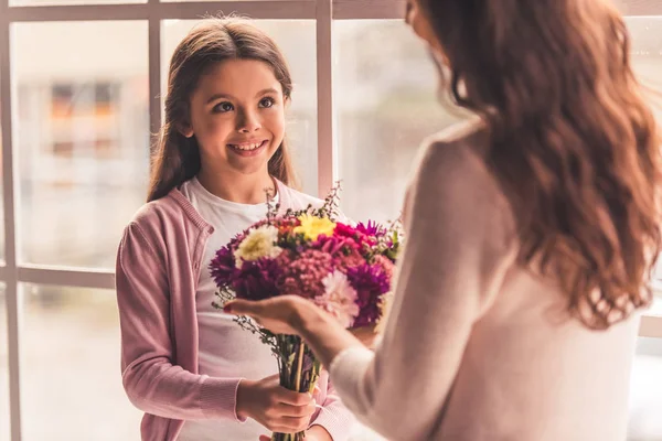 Mamá y su hija — Foto de Stock