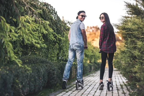 Pareja en el parque — Foto de Stock