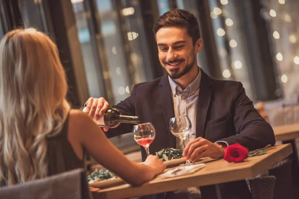 Casal em um encontro — Fotografia de Stock