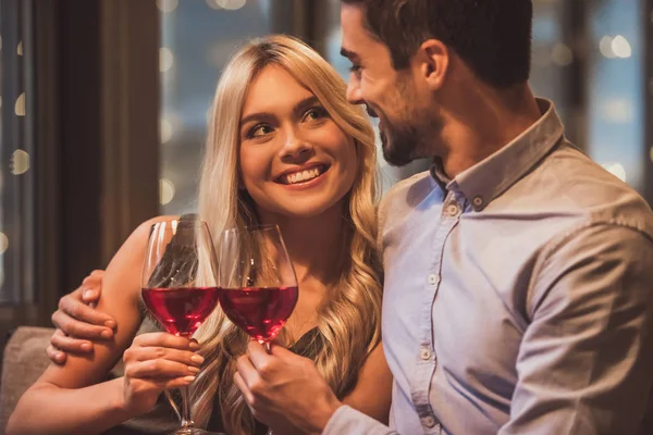 Paar bei einem Date — Stockfoto