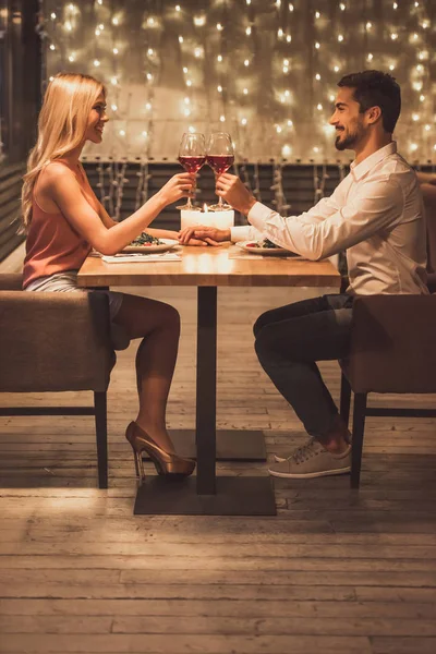 Paar bei einem Date — Stockfoto
