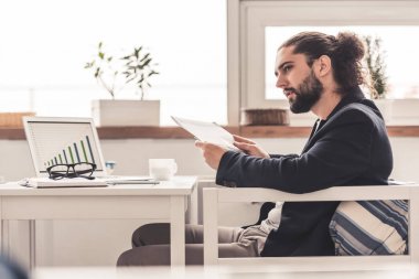 Şık adam çalışma