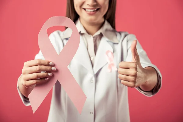 Mujer contra el cáncer de mama — Foto de Stock