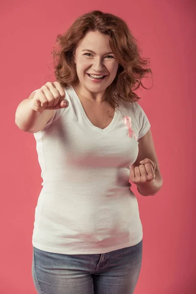 Vrouw tegen borstkanker — Stockfoto