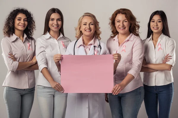 Kadınların göğüs kanserine karşı — Stok fotoğraf