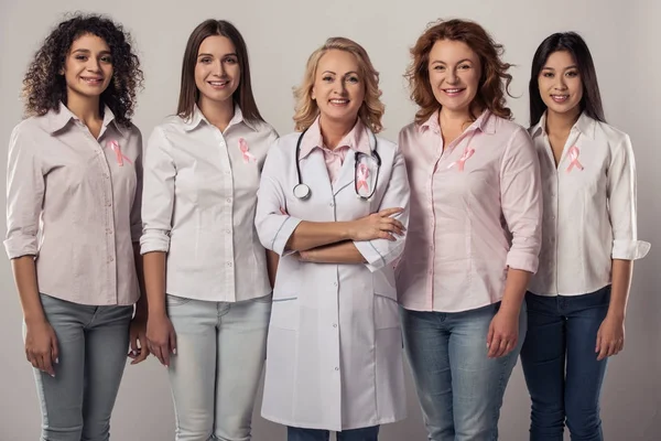 Mujeres contra el cáncer de mama — Foto de Stock