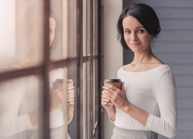 Çekici Genç Kadın