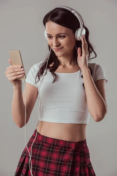 Menina ouvindo música — Fotografia de Stock