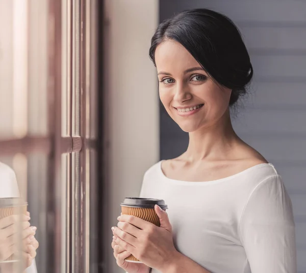 Attractive young woman — Stock Photo, Image