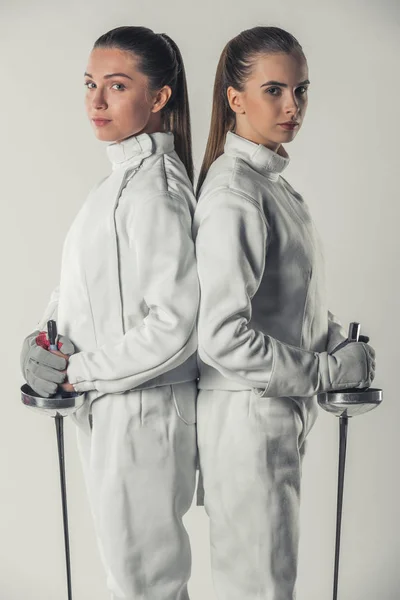 Lindas esgrimistas femininas — Fotografia de Stock