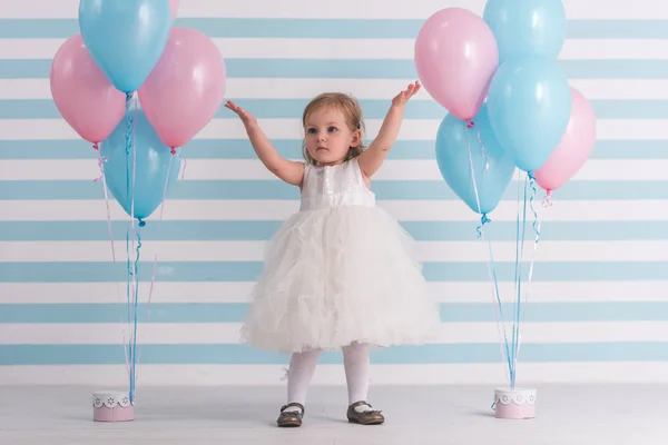 Cute little girl — Stock Photo, Image