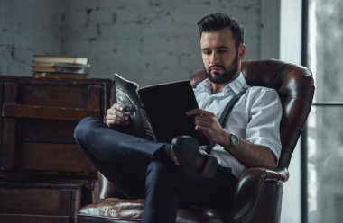 Şık kendine güvenen adam