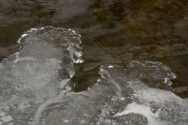 Gelo no rio de inverno — Fotografia de Stock