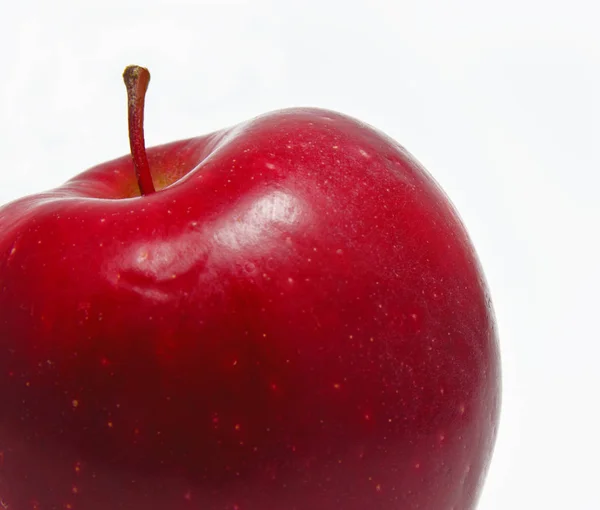 Frischer roter Apfel isoliert auf weißem — Stockfoto