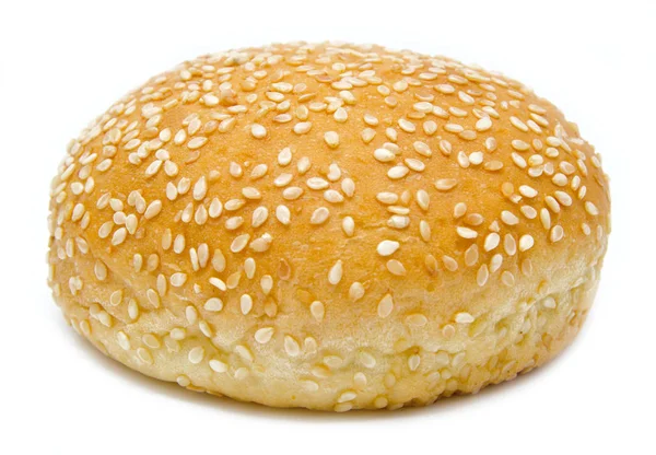 Pan de hamburguesa aislado en blanco — Foto de Stock