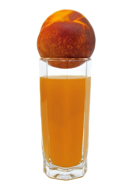Jus buah persik di gelas terisolasi — Stok Foto