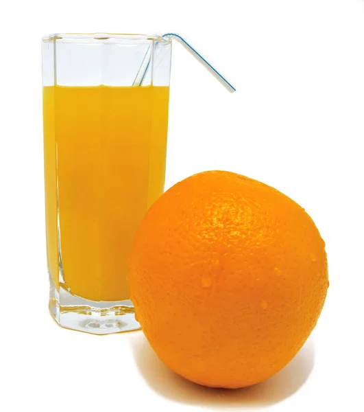 Verre de jus d'orange avec orange jaune et tubule — Photo