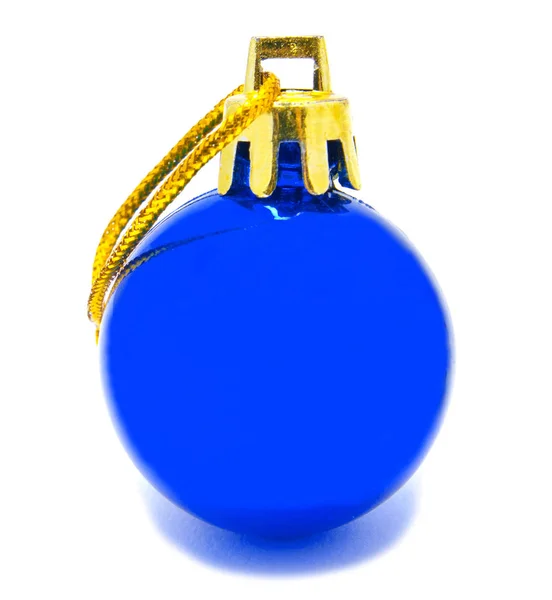 Τέλεια ρετρό μπλε Χριστουγεννιάτικη μπάλα απομονωμένη — Φωτογραφία Αρχείου