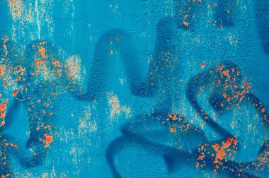 Çok renkli arkaplan: mavi boyalı paslı metal yüzey