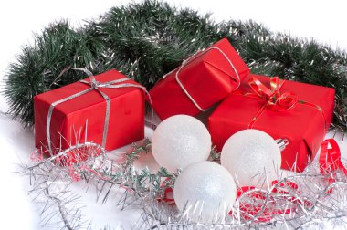 gümüş gelin teli ile kırmızı hediyeler  