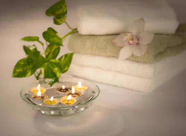 Candele spa in vetro con acqua — Foto Stock