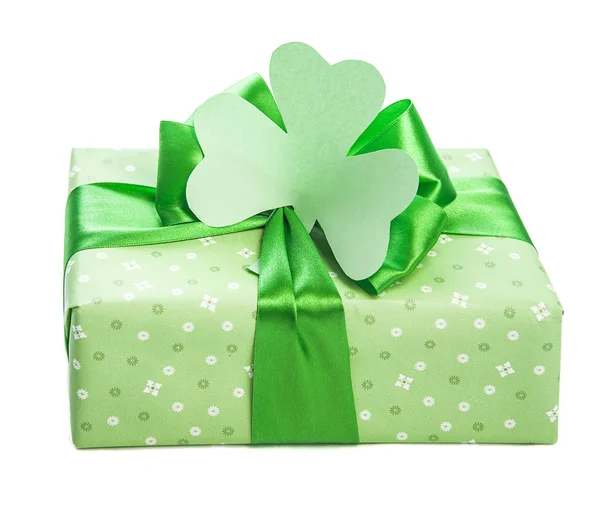 Confezione regalo verde per San Patrizio — Foto Stock