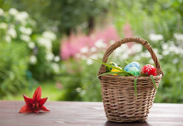 Basket with painted eggs — Stock Photo, Image