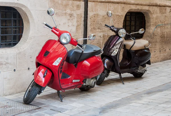 Scooters dans la rue — Photo