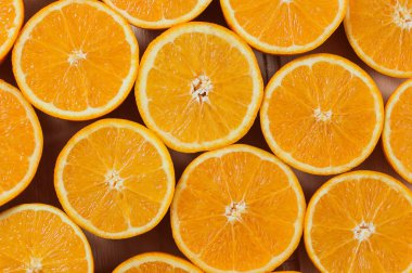 Arka plan olarak portakal dilimlenmiş.