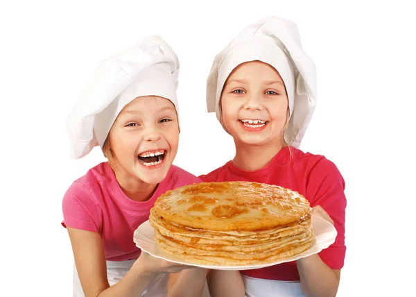 Gelukkig weinig meisjes met pannenkoeken — Stockfoto