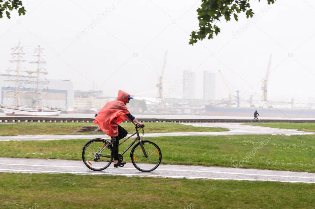 Cycling in rain