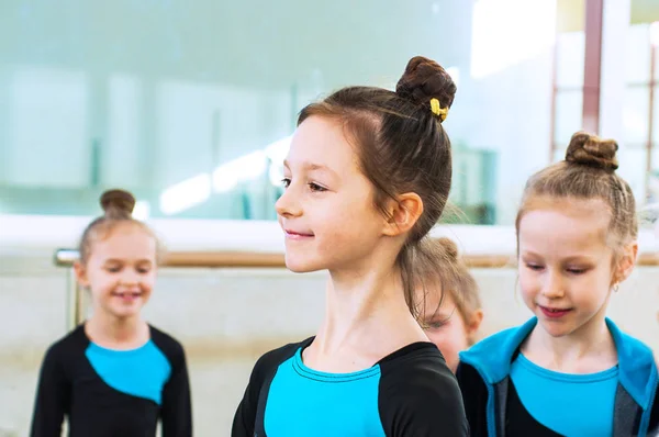 Pequeñas chicas hermosas de ballet — Foto de Stock