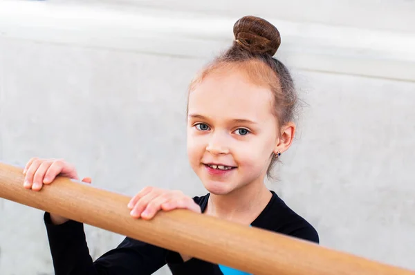 Little beautiful girl in ballet class — Stock Photo, Image